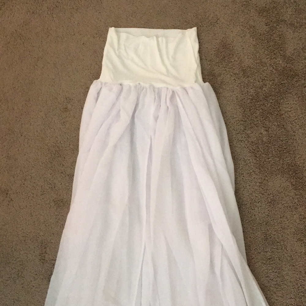 Beautiful custom made maternity photo shoot dress